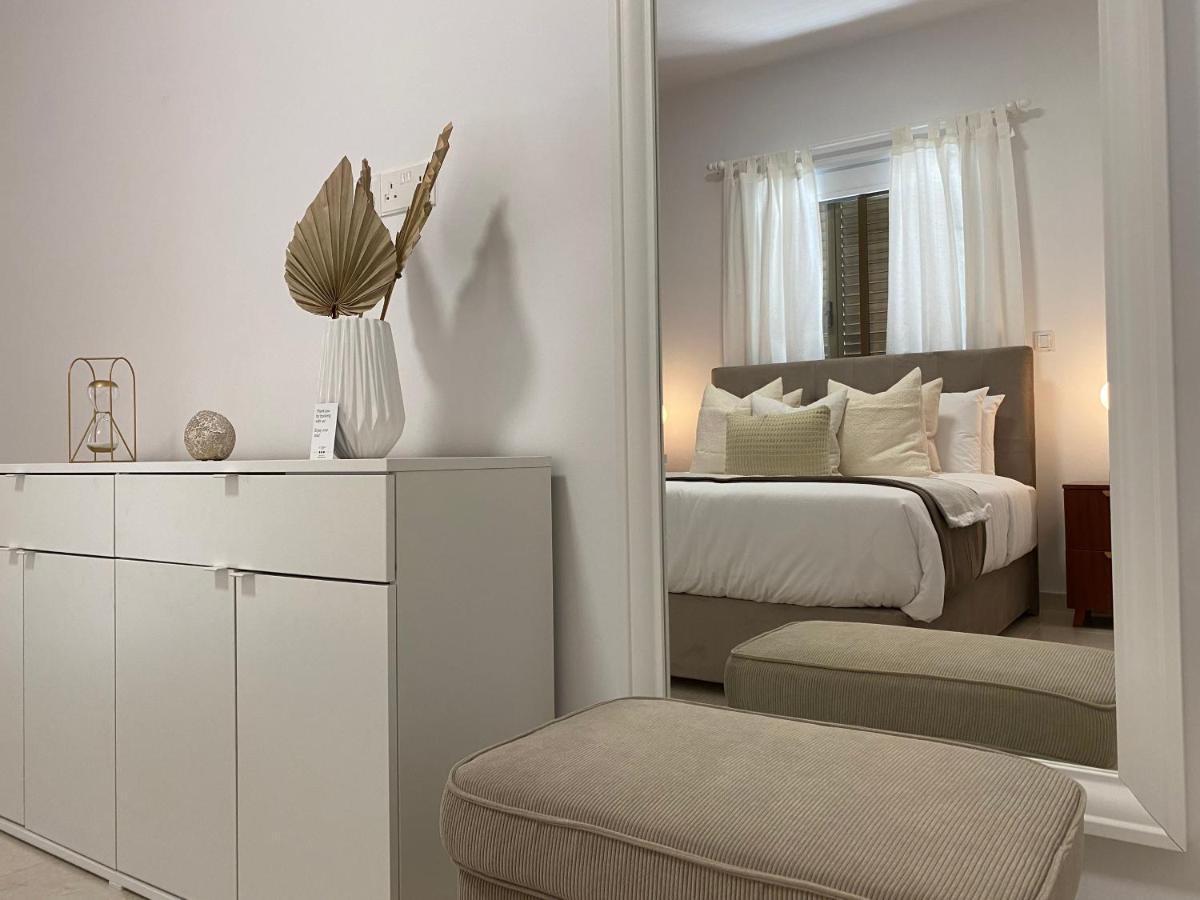 Phaedrus Living: View Luxury Flat Androcleous Apartment