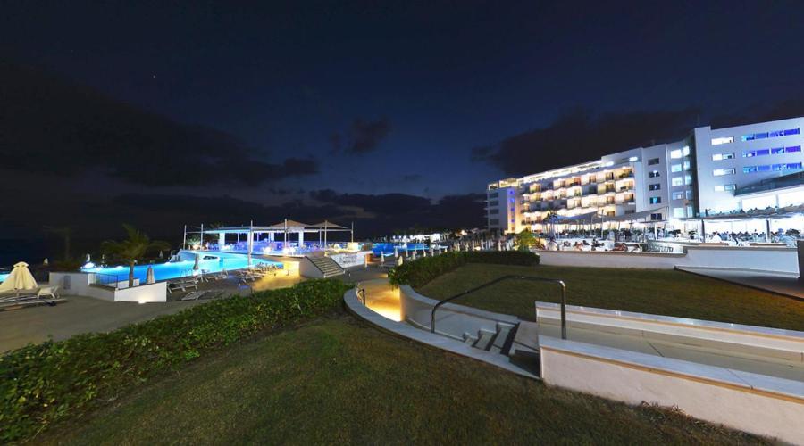 King Evelthon Beach & Resort