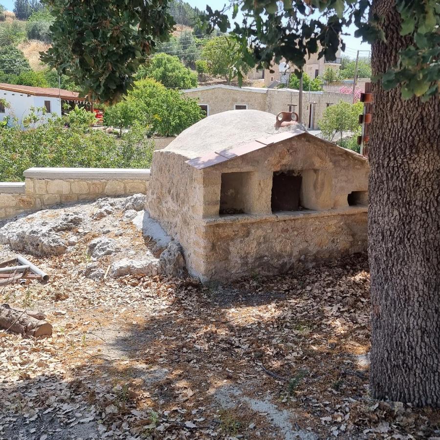Potamos Private * Steni