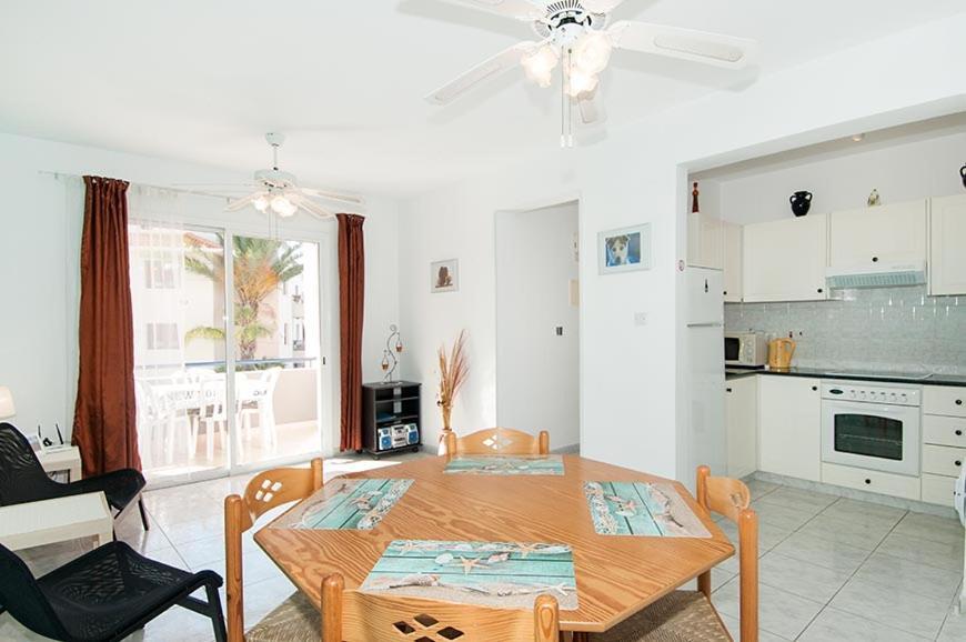 Pafia Apartment *