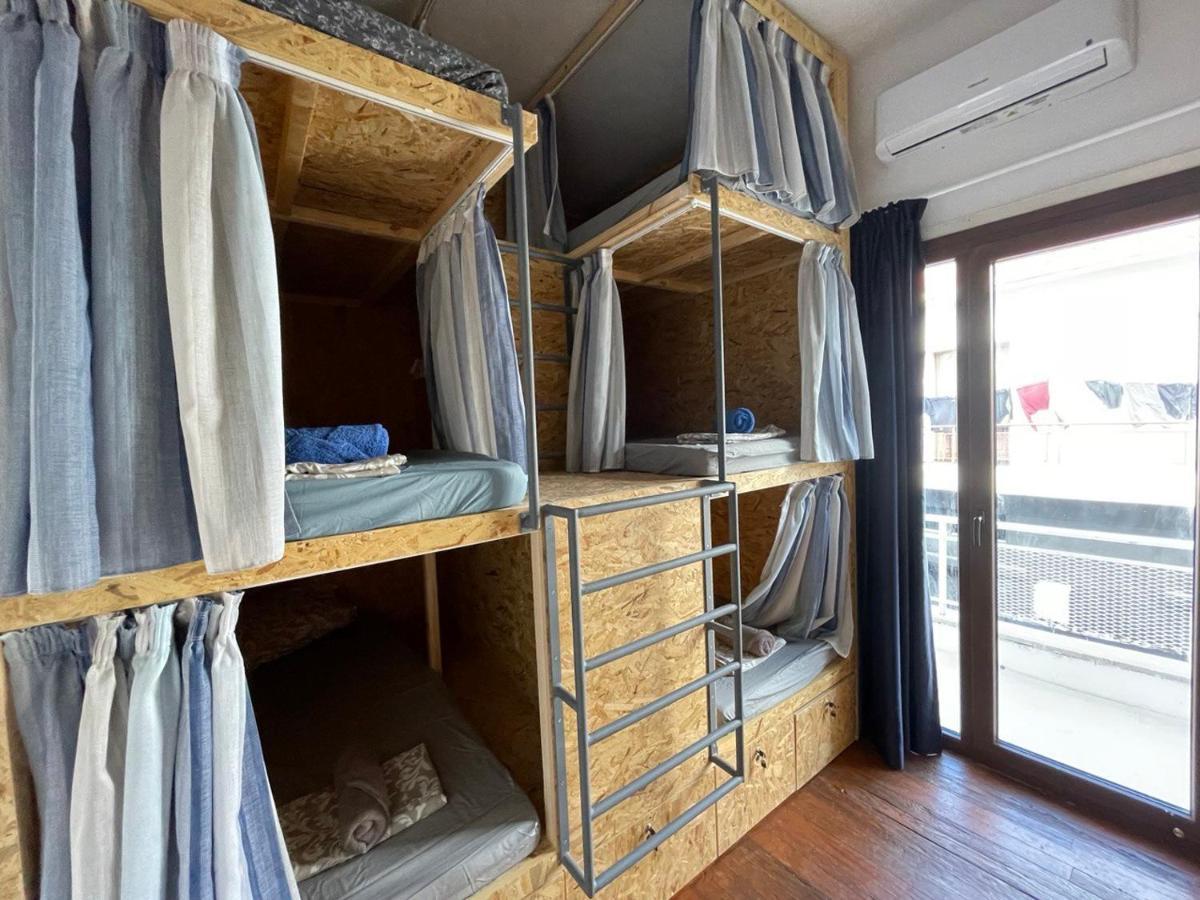 Bee Hostel *