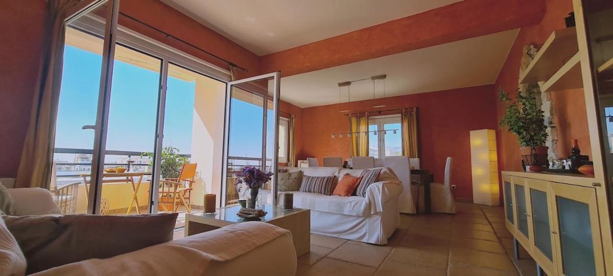 Elegance 3br Apt *