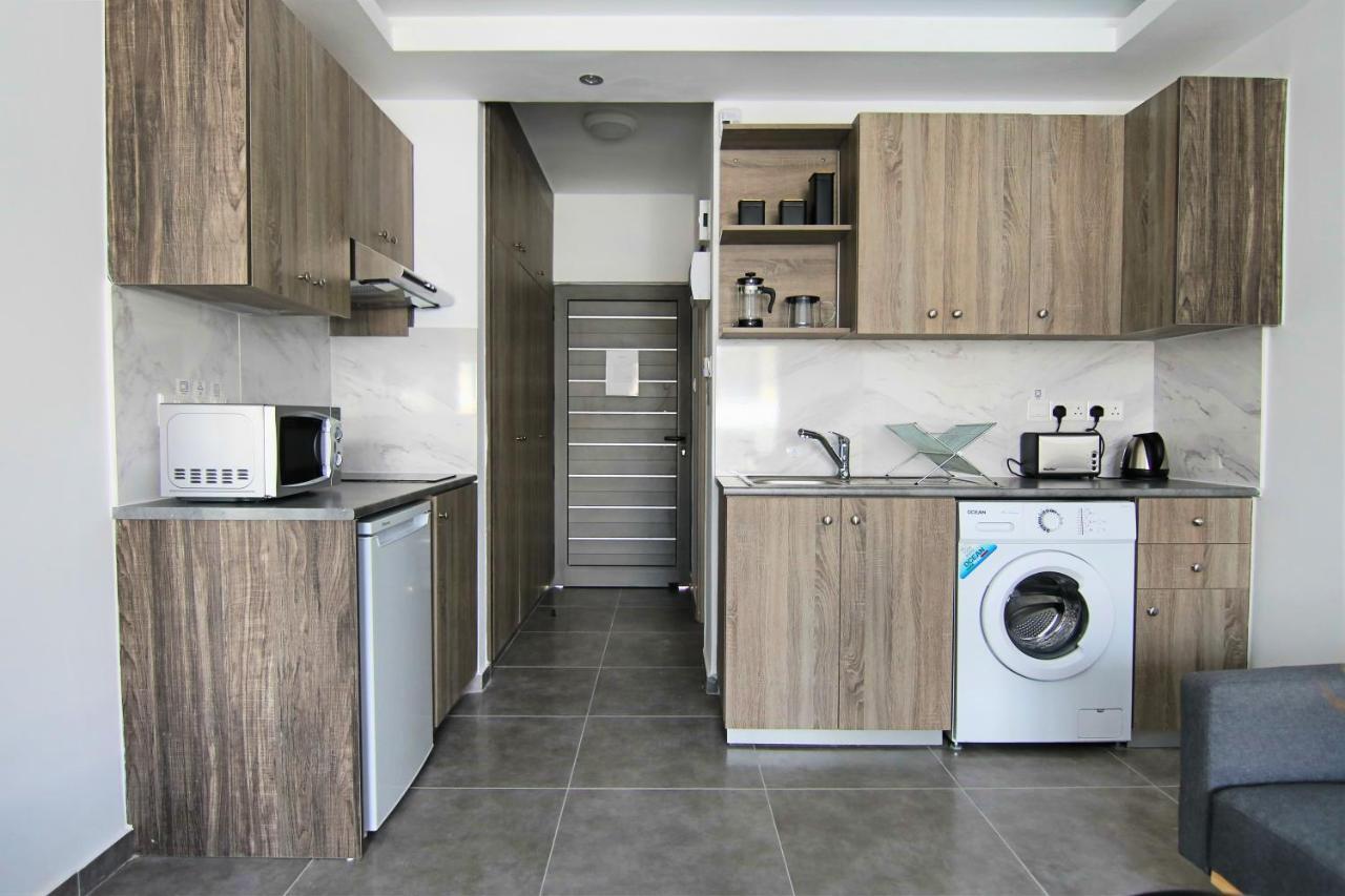 Phaedrus Living: Seaside Luxury Flat Athina 117 Apartment
