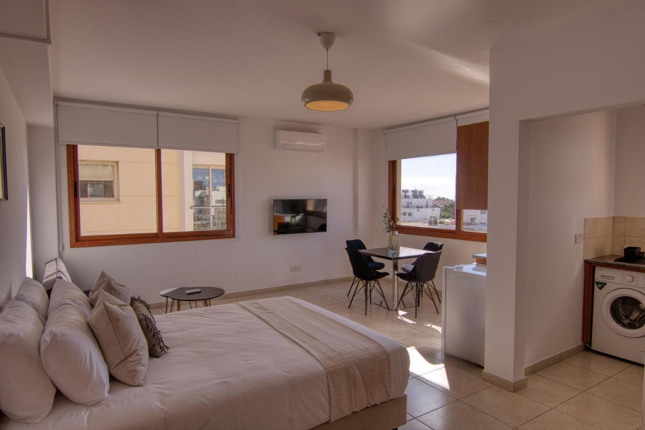 Phaedrus Living: Flat 104