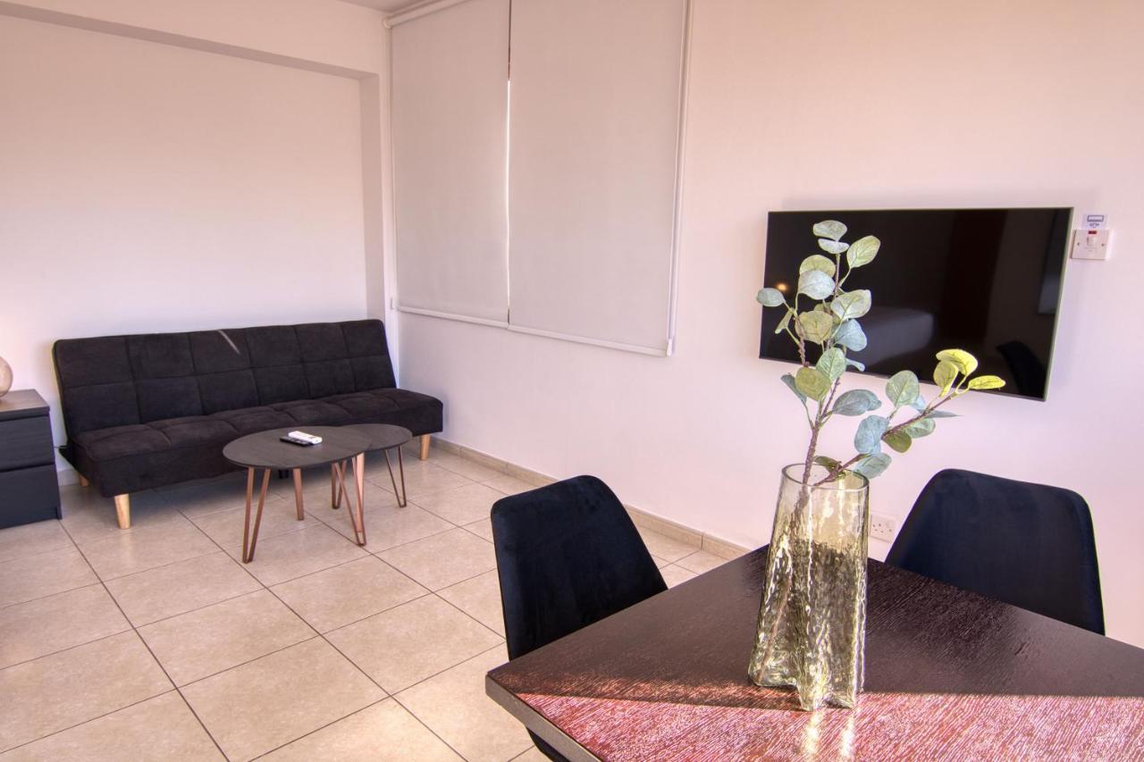Apartment Phaedrus Living: Flat 104 *