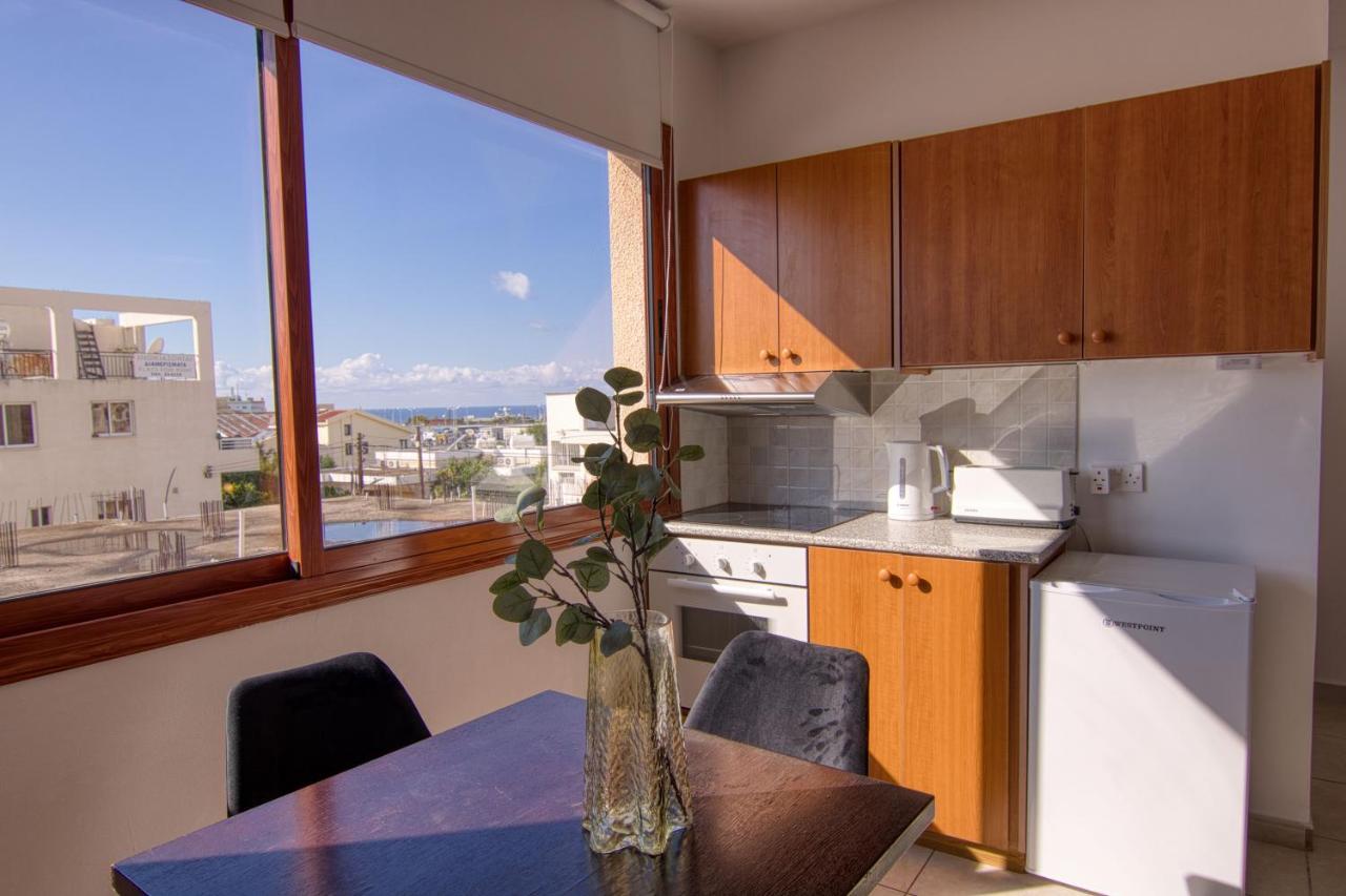 Phaedrus Living: Flat 104 Apartment *