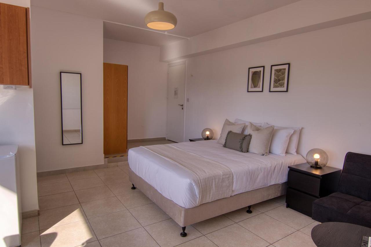 Phaedrus Living: Flat 104