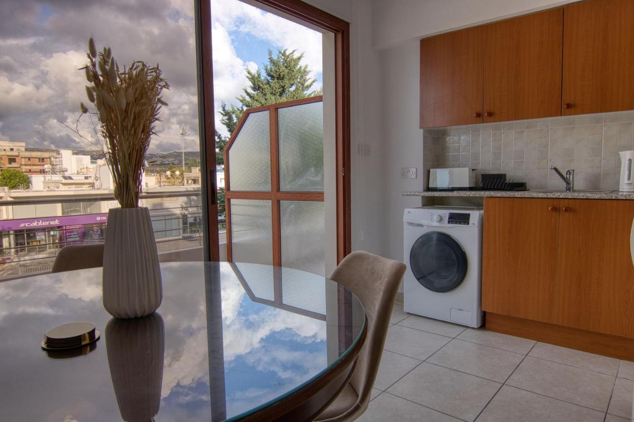 Apartment Phaedrus Living: Flat 102