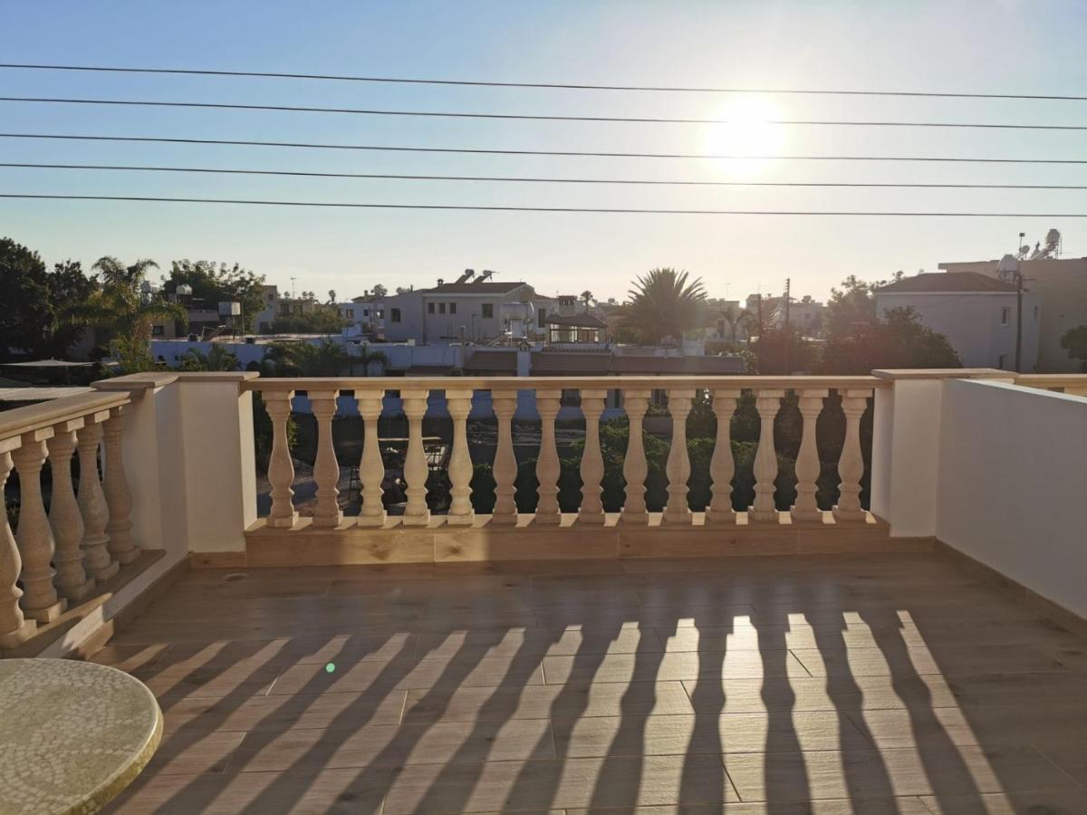 Pari * Paphos
