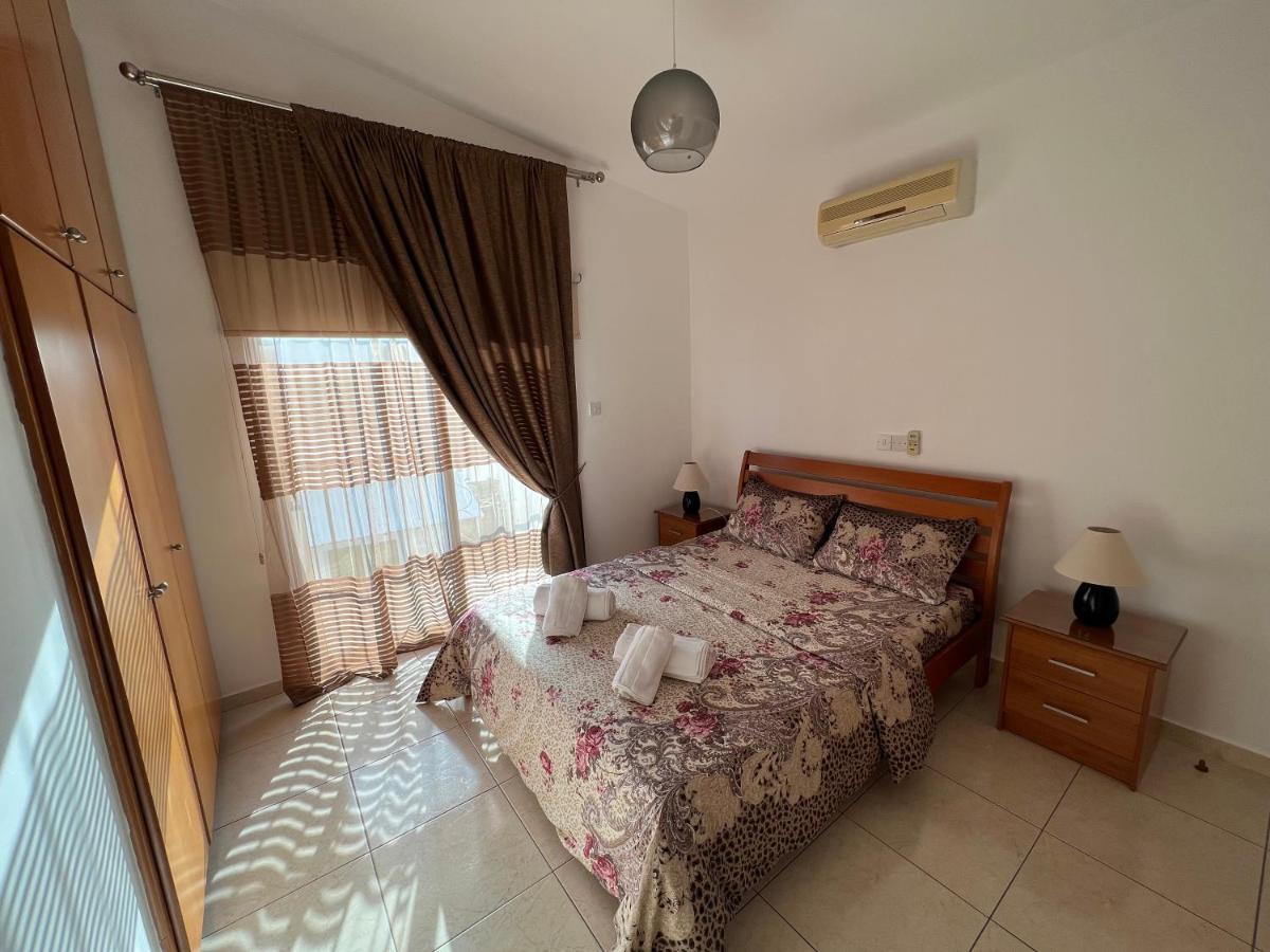 Three Bedroom Casa De *