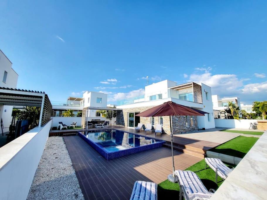 Utopia Villa *