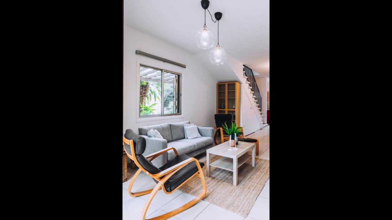 Minimal Townhouse Center