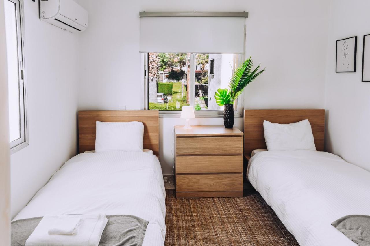 Minimal Townhouse Center