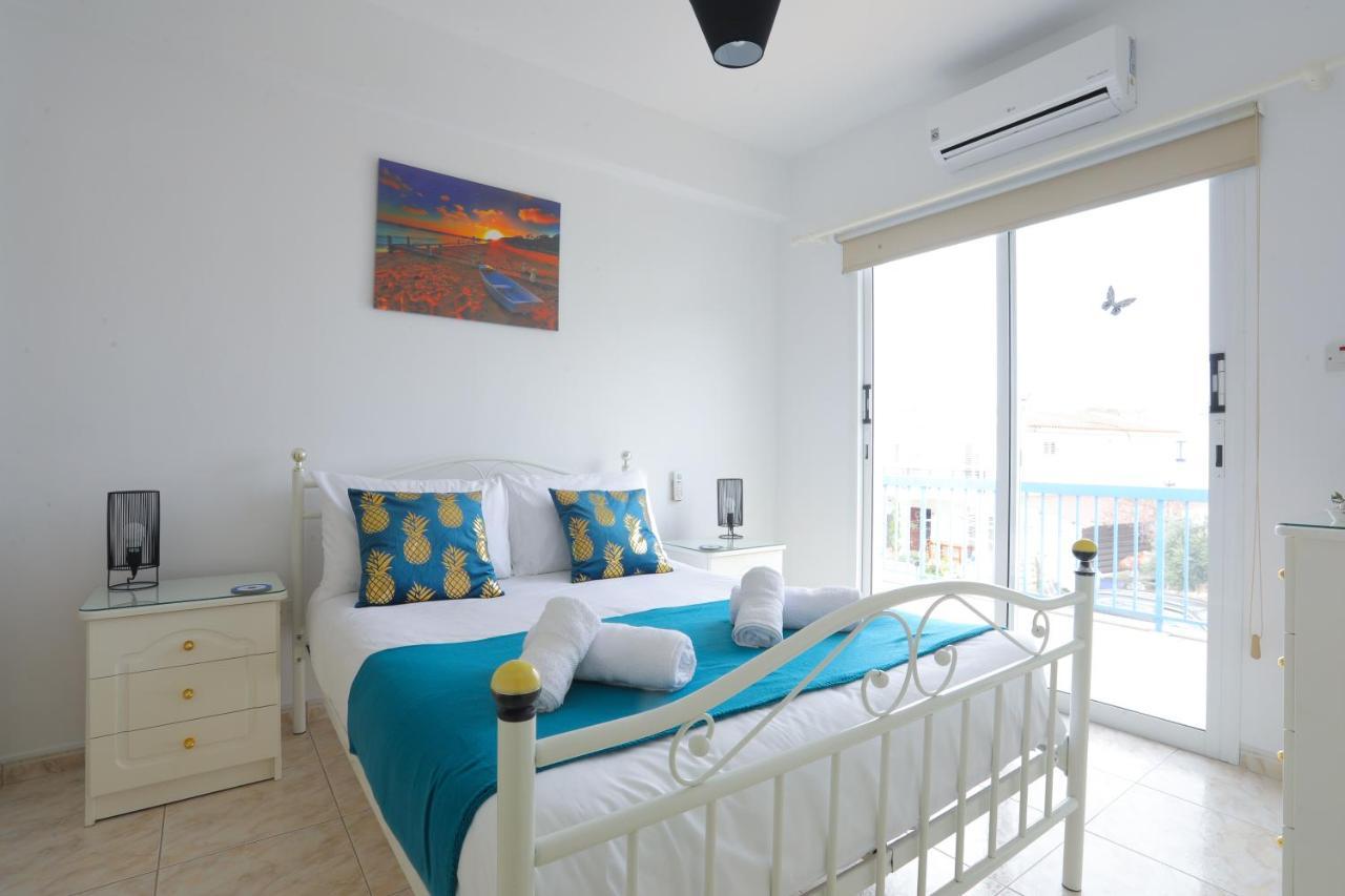 Stylish Holiday - Large Pool - Close To Beach Apartment