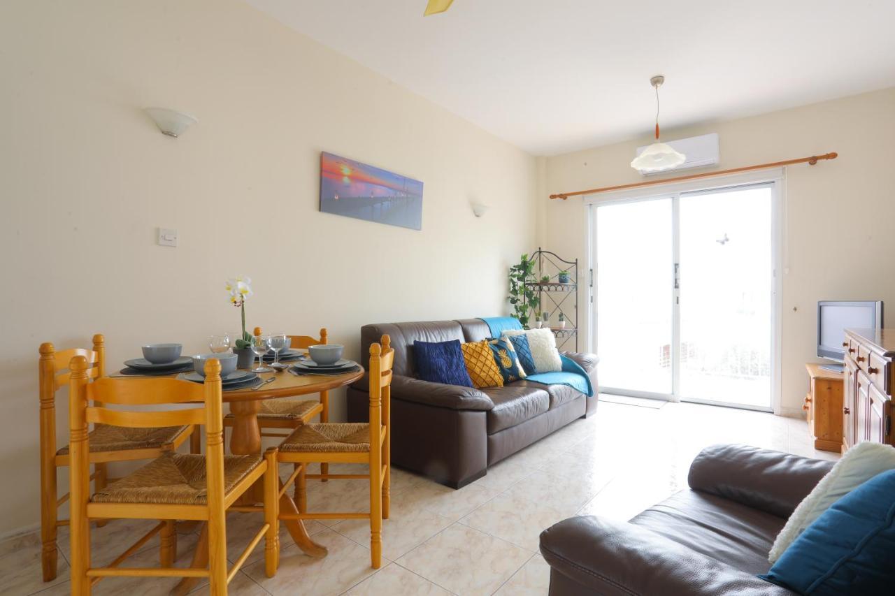 Stylish Holiday - Large Pool - Close To Beach *