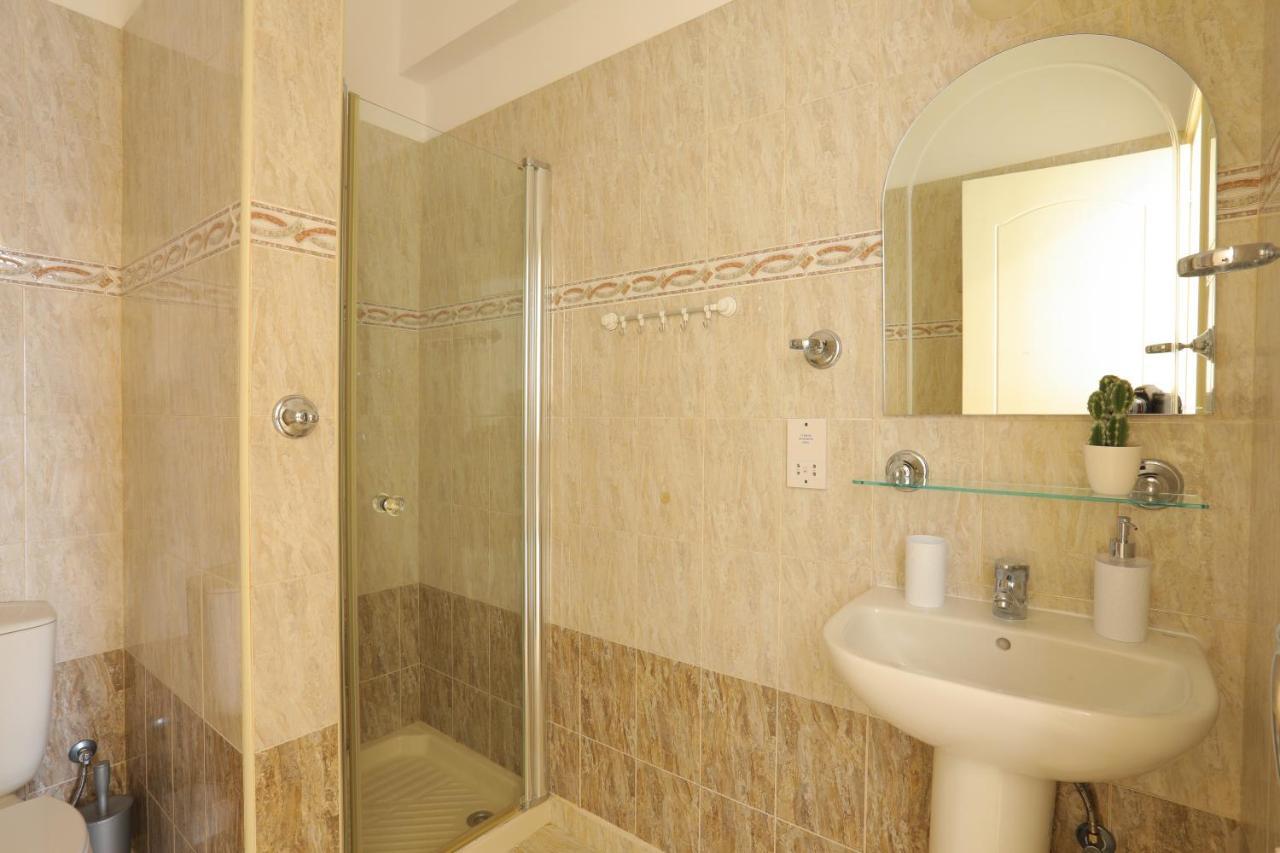 Stylish Holiday - Large Pool - Close To Beach Apartment