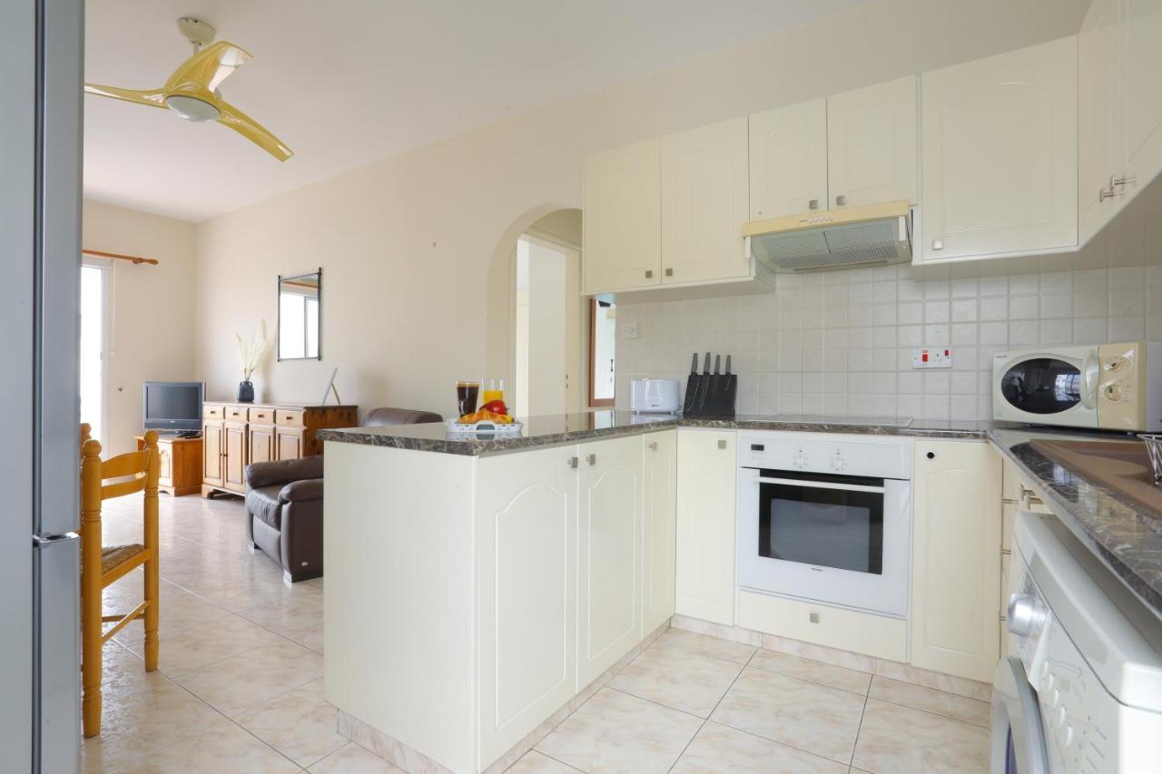 Stylish Holiday - Large Pool - Close To Beach Apartment