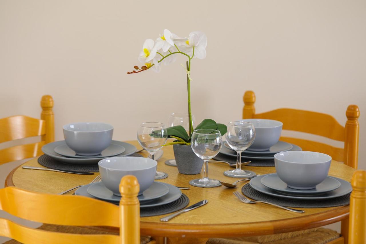Stylish Holiday - Large Pool - Close To Beach *