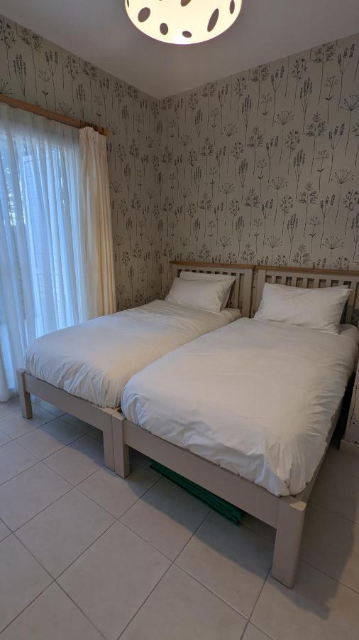 Stylish Garden At Harbour Apartment Paphos