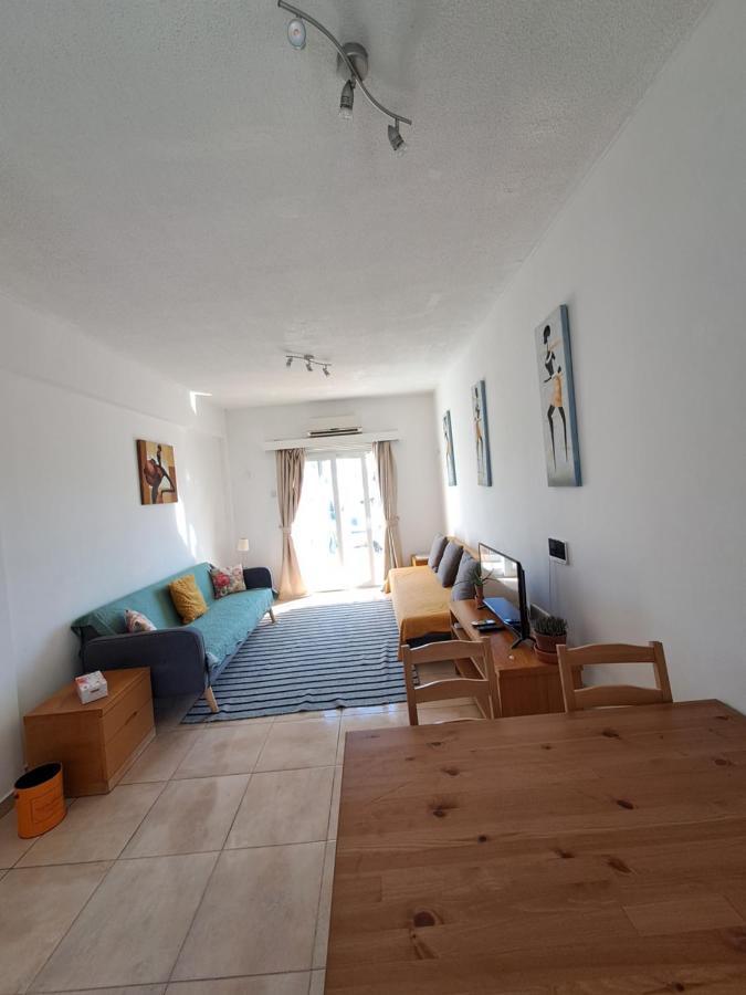 Newly Renovated In Tourist Area Apartment *