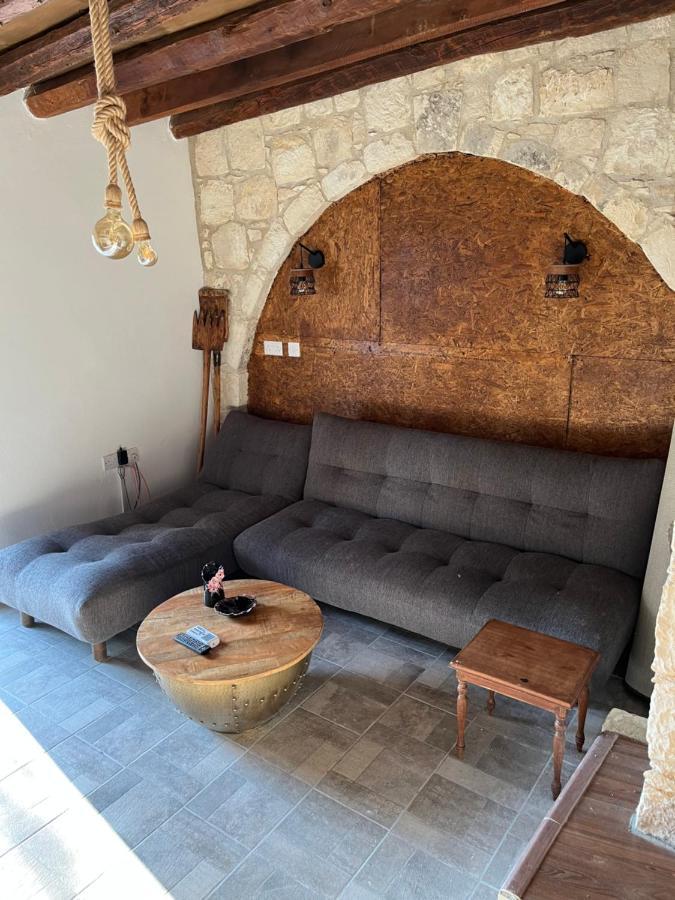 Romanos Country house *