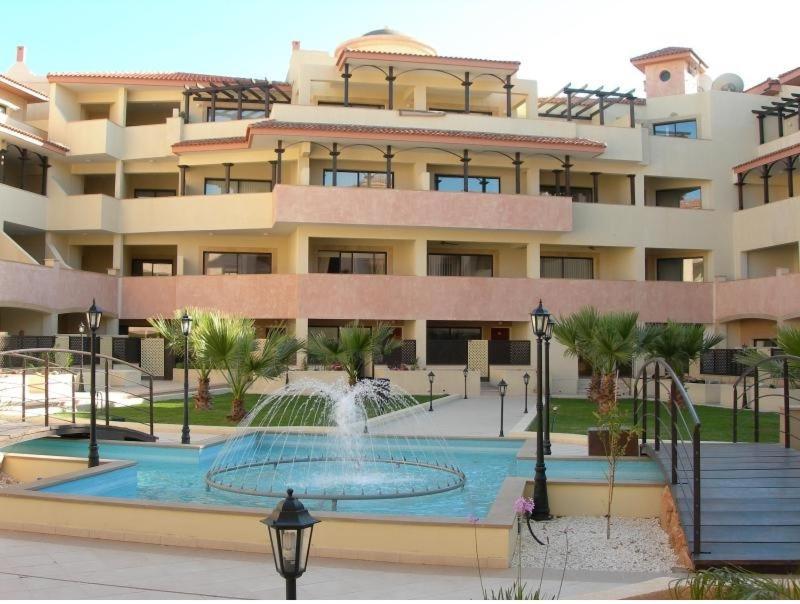 Queens Gardens By The Sea, Pool And Mall Apartment *