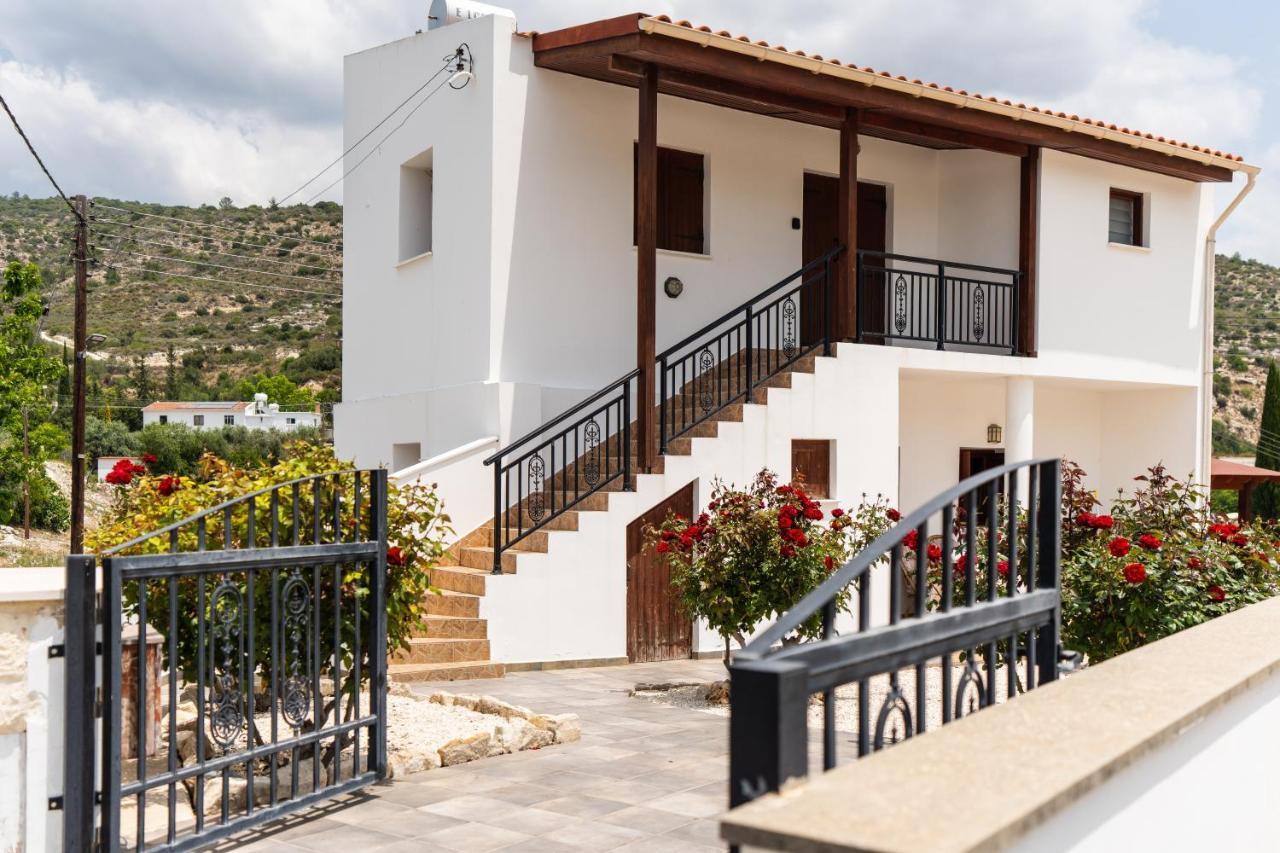 Steni Traditional Apartment Paphos