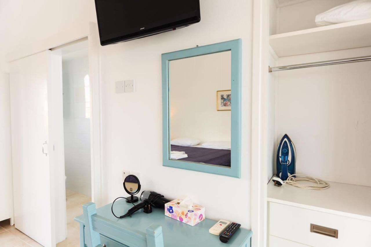 Axiothea Hotel 2*