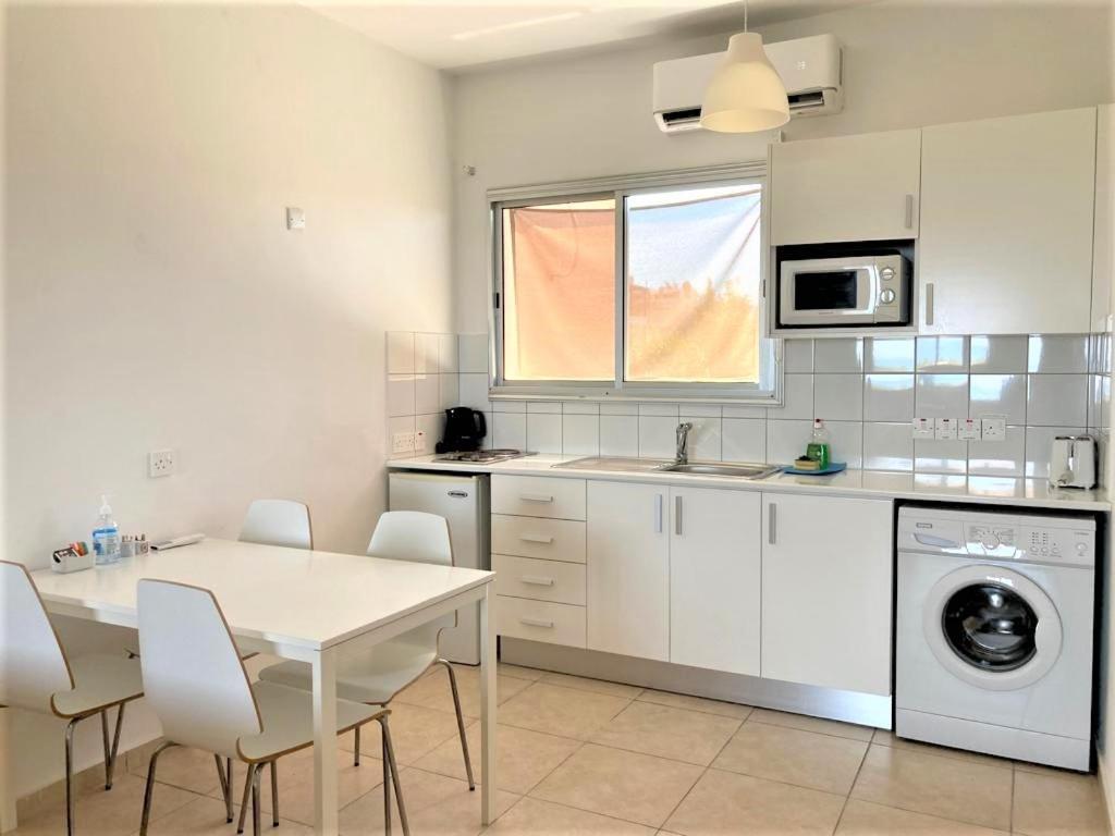 Ariadne Apartments *