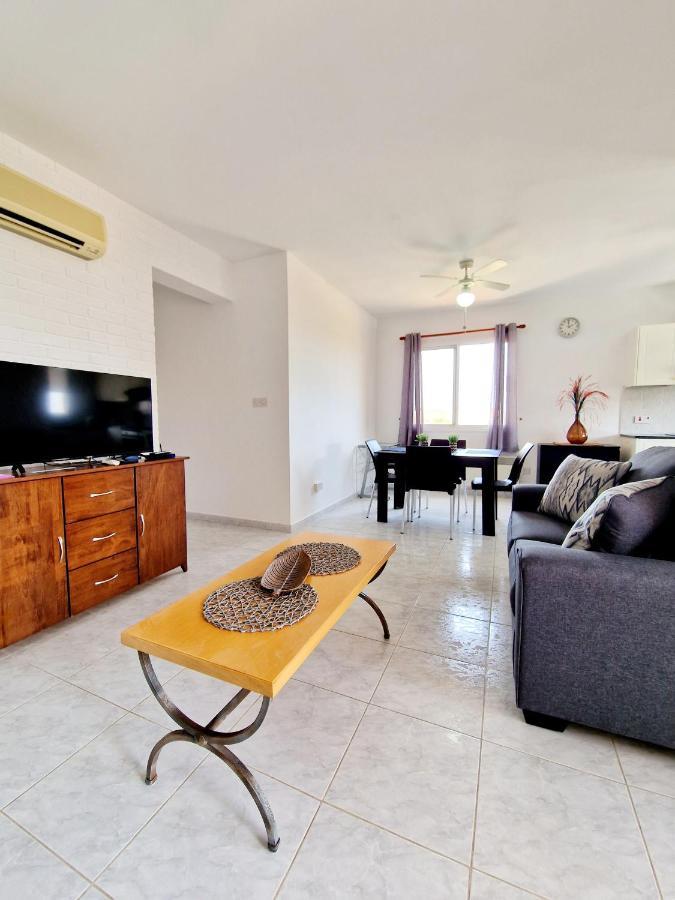 Emma's Place, 2 Bedroom With Pool View *
