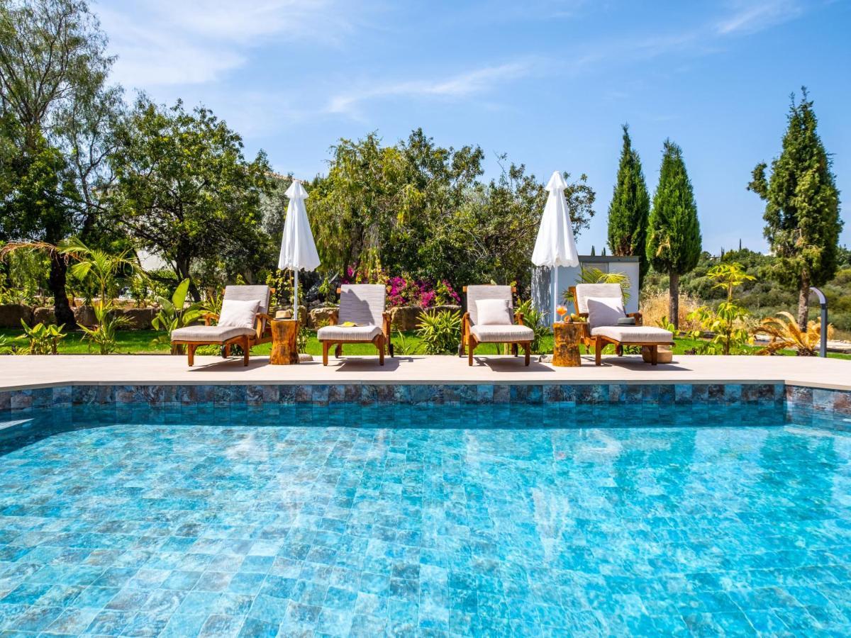Sunny Paradise Luxury With Pool & Hot Tub Villa