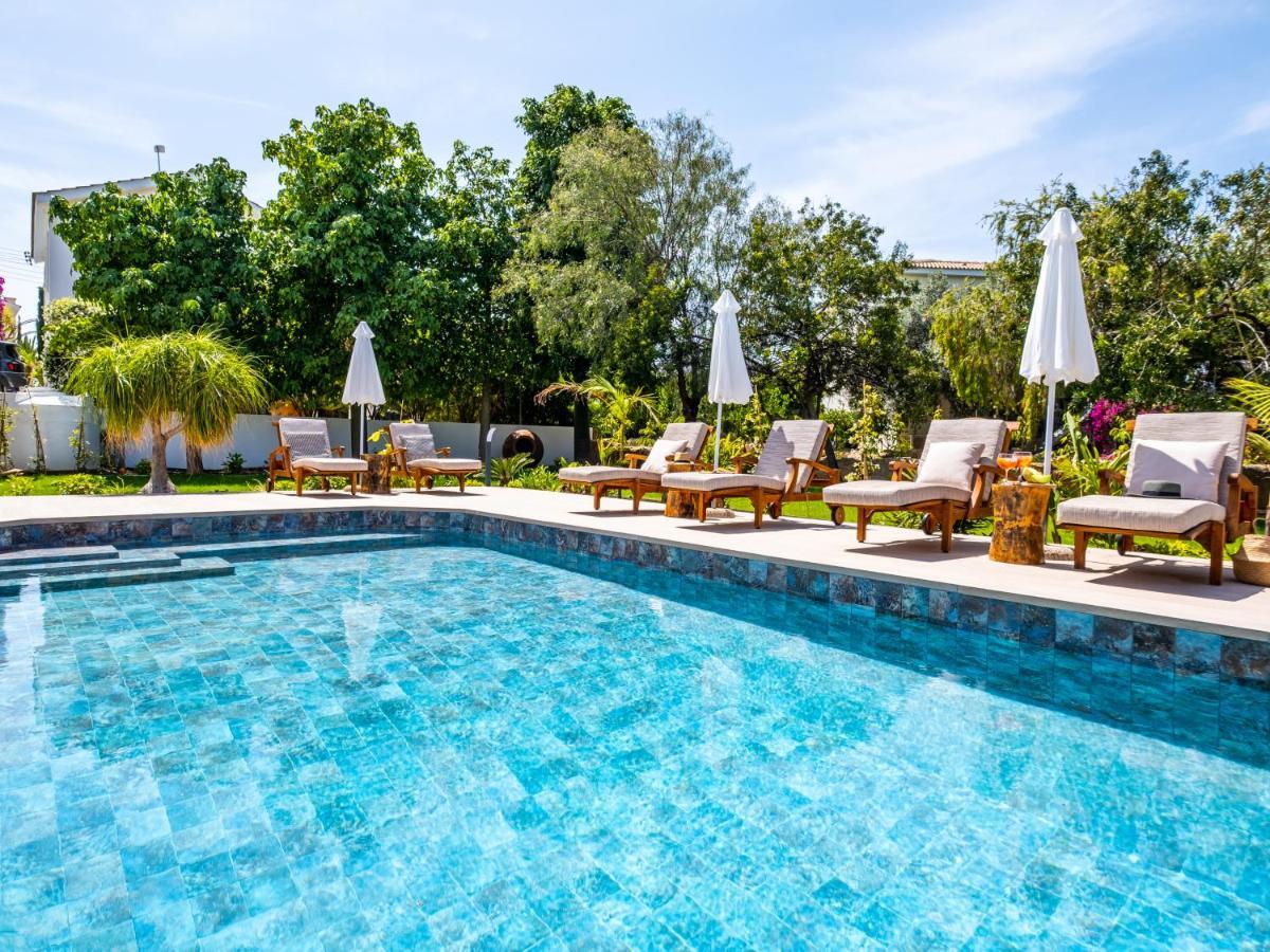 Sunny Paradise Luxury With Pool & Hot Tub Villa
