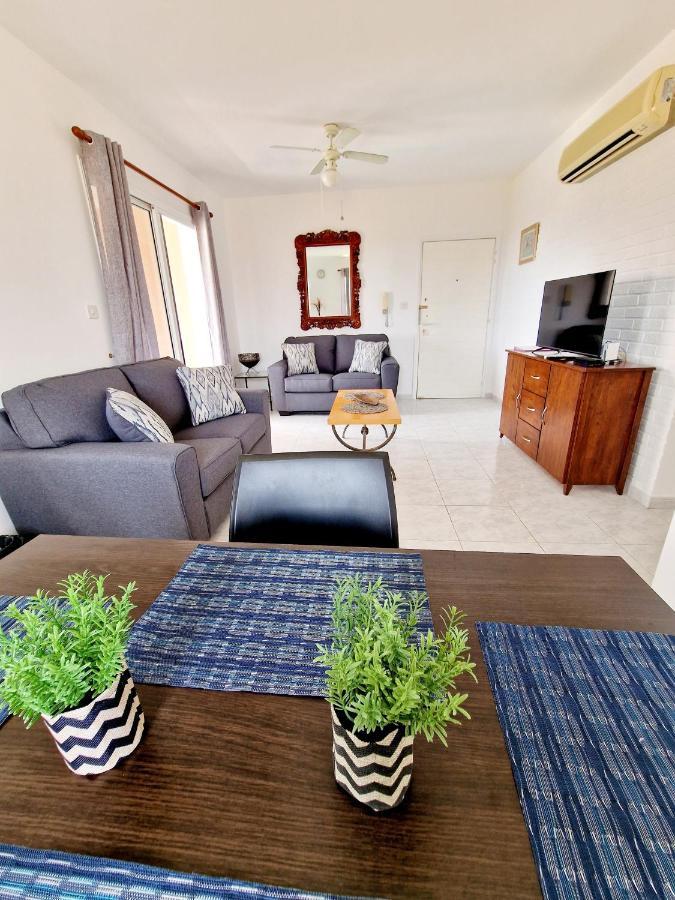 Emma's Place, 2 Bedroom With Pool View *