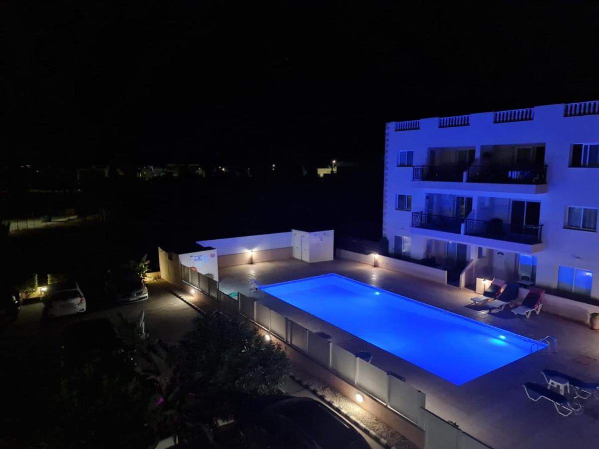 Stunning Views' With Pool Apartment *