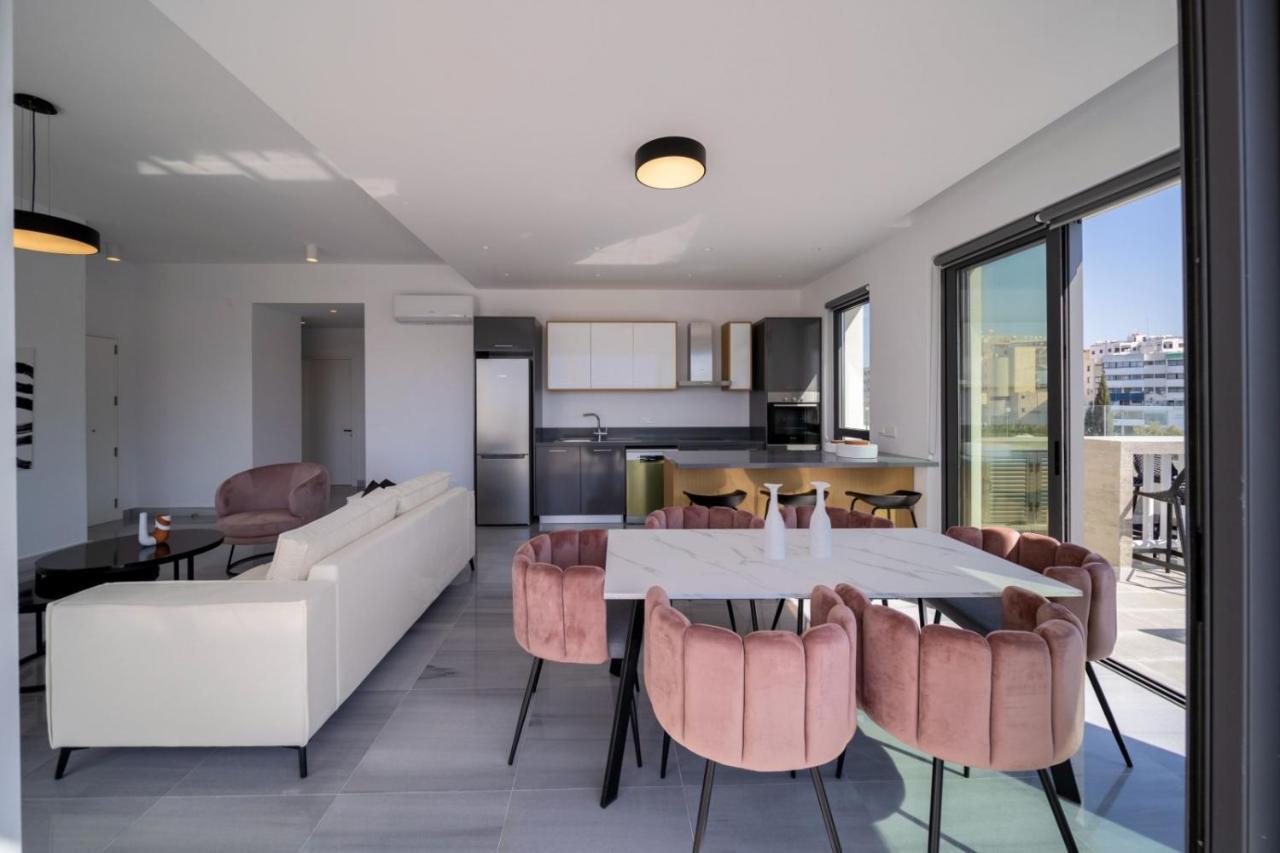 Premier 403 3 Bed Apartment *