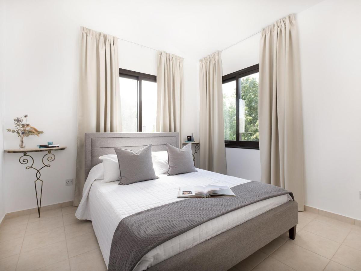 Sunny Paradise Luxury With Pool & Hot Tub Paphos