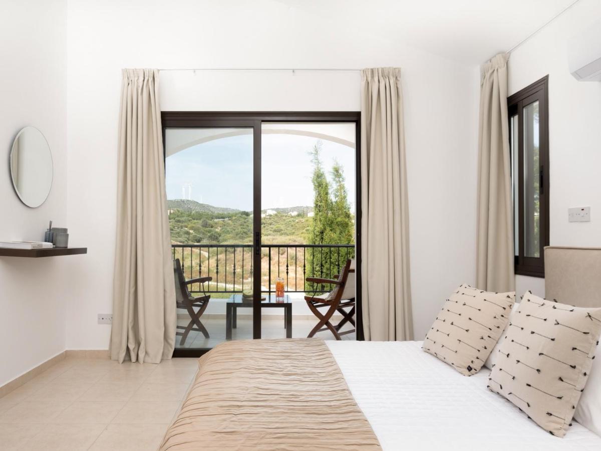 Villa Sunny Paradise Luxury With Pool & Hot Tub Paphos
