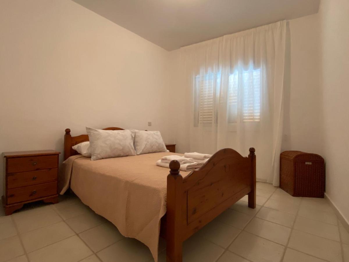 Corner Townhouse In Regina Gardens, *