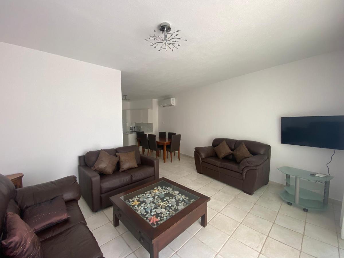 Apartment Corner Townhouse In Regina Gardens,