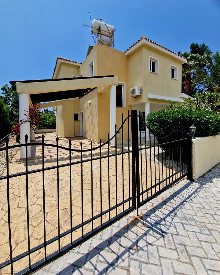 3 Bedroom Villa, Close To Coral Bay Strip And The Villa *
