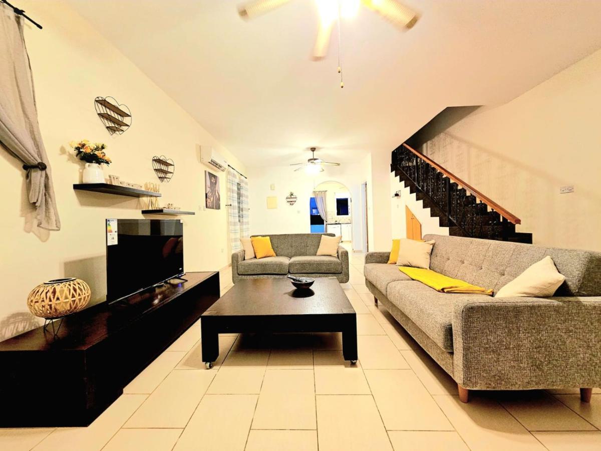 Spacious With Private Pool *