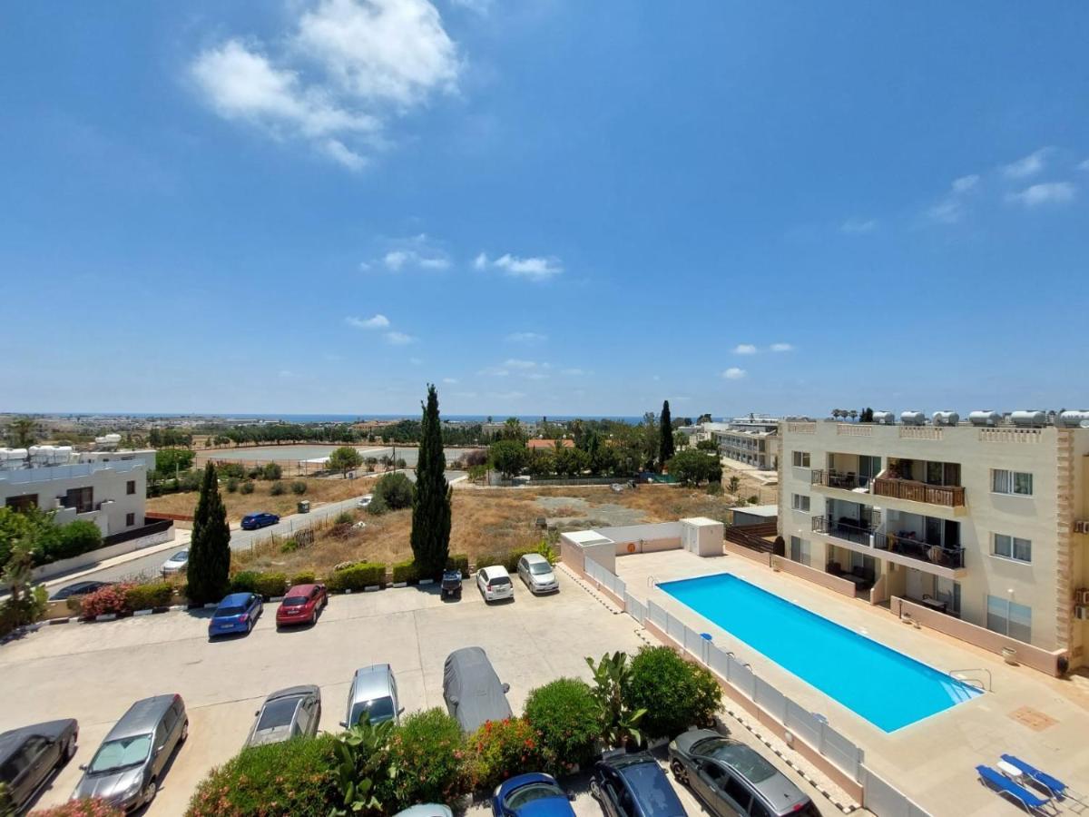 Apartment Stunning Views' With Pool Paphos