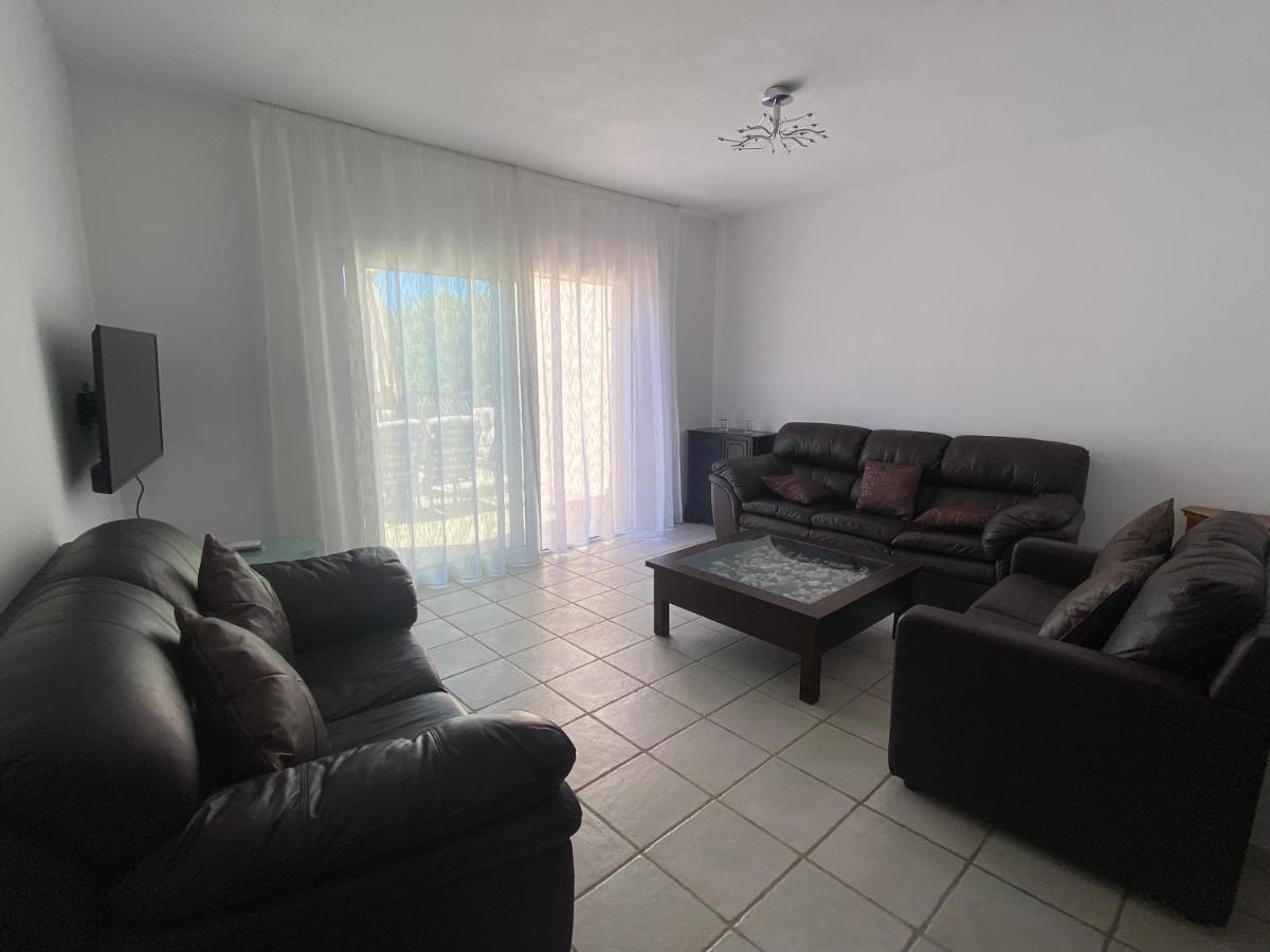 Corner Townhouse In Regina Gardens, Apartment *