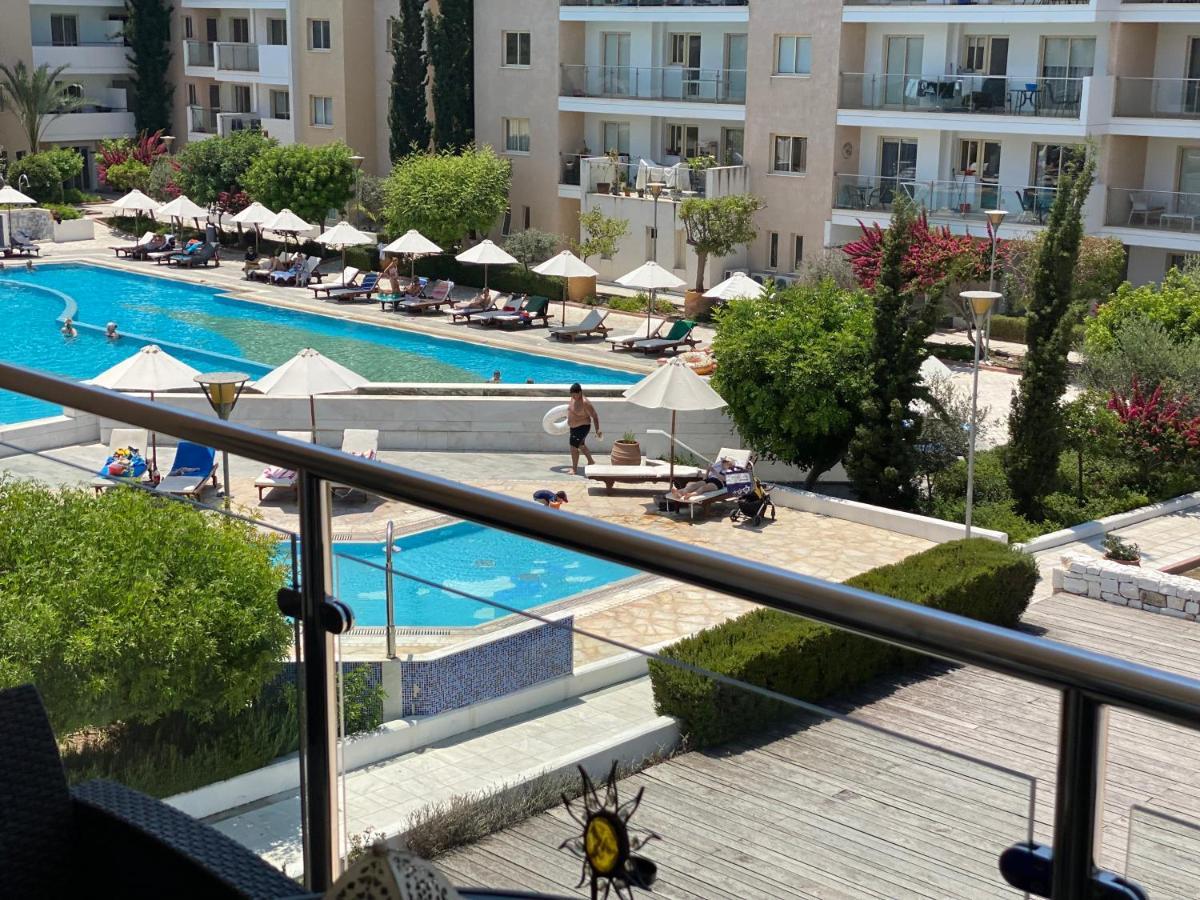 Elysia Park Pool View