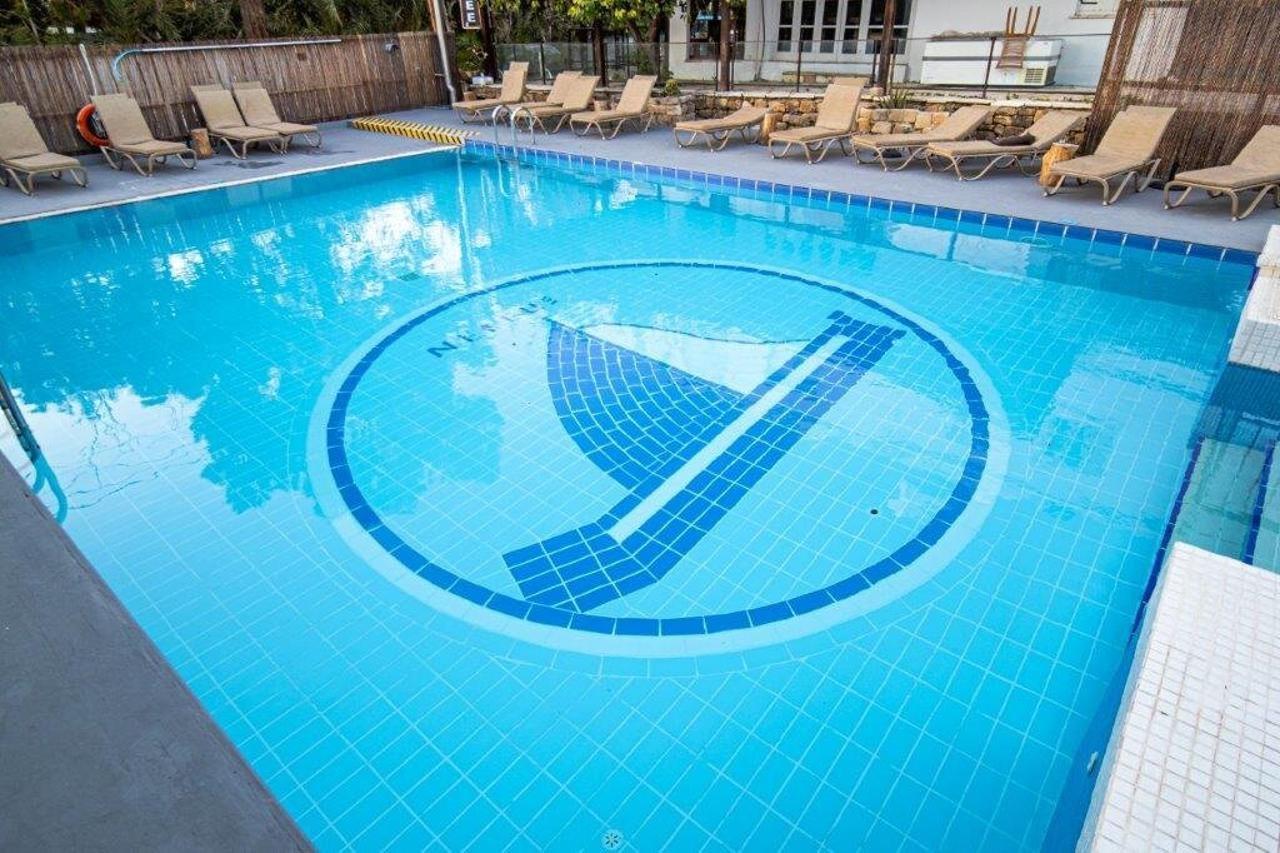 Nereus Hotel 3*