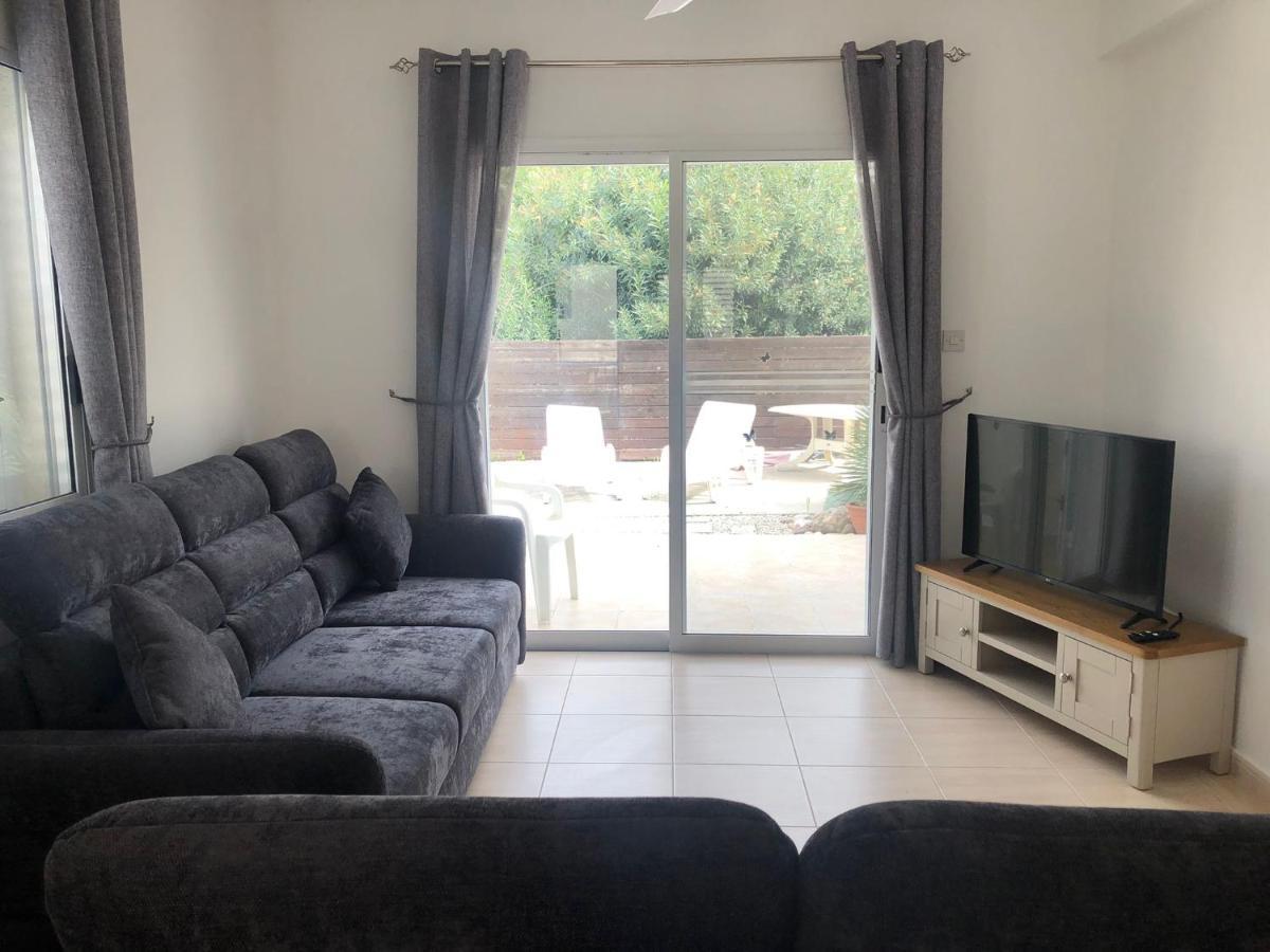 Paros Gardens, Universal Paphos