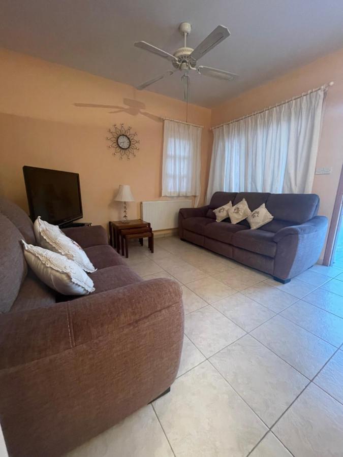 Three Bedroom House Ferienhaus *
