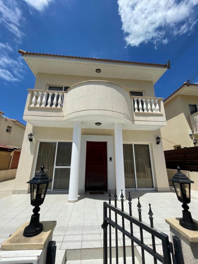 Three Bedroom House Ferienhaus