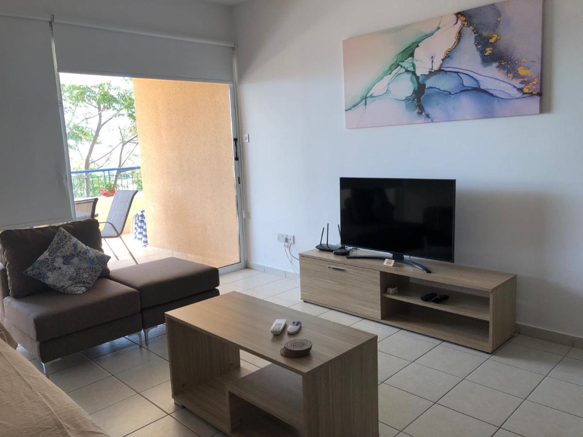 Kings Palace - Spacious 2-bed With Sea Views And Large Patio Apartment Paphos