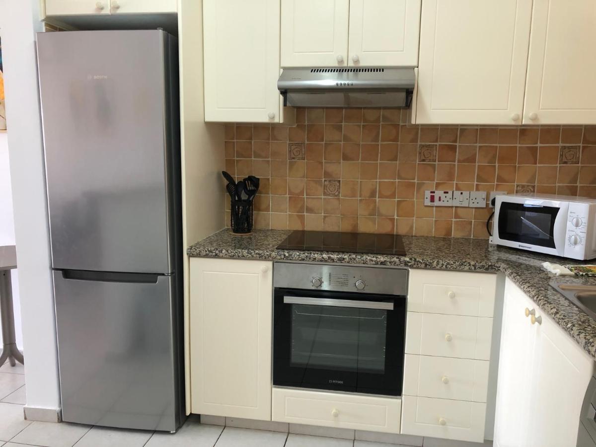 Apartment Kings Palace - Spacious 2-bed With Sea Views And Large Patio Paphos